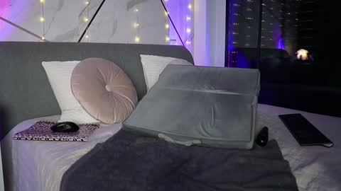 JayJayPink online show from 12-28-24, 06:17