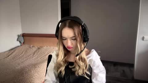 Hi Im Mishel 18 years old online show from 11-13-25, 08:46