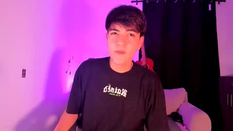 Snapshot of jaythomax chatting on 11-04-25, 12:32 jaythomax online show from 11-04-25, 12:32