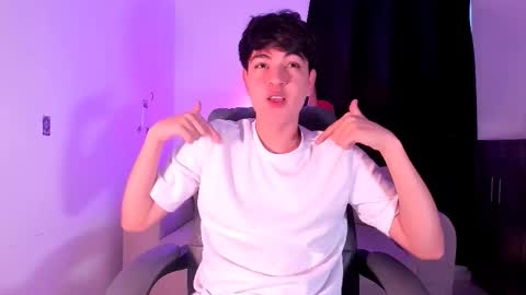 Snapshot of jaythomax chatting on 11-08-25, 10:41 jaythomax online show from 11-08-25, 10:41