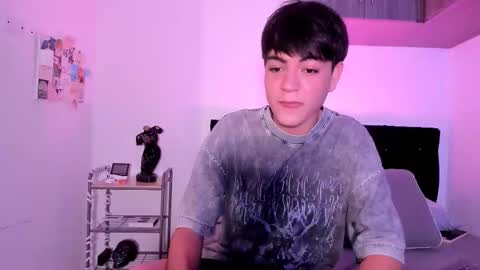 Snapshot of jaythomax chatting on 11-27-25, 02:13 jaythomax online show from 11-27-25, 02:13