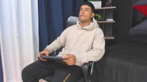 jaze_bradley online show from 12-20-25, 11:06