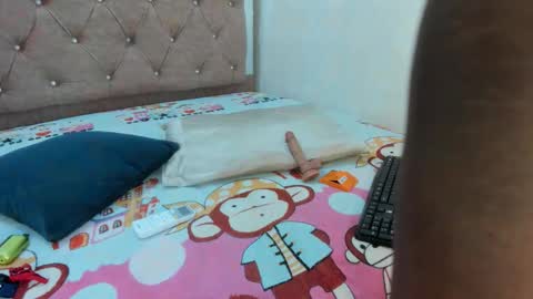 Snapshot of jazmin040_ chatting on 12-17-25, 12:00 jazmin040_ online show from 12-17-25, 12:00