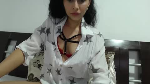 Luna Sofa online show from 02-14-25, 09:10