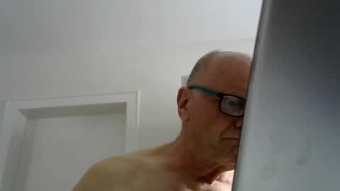 Snapshot of jbiker chatting on 04-03-26, 09:29 Jrgen online show from 04-03-26, 09:29