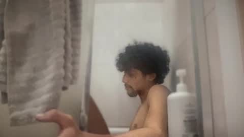 Snapshot of jbloxs chatting on 11-14-25, 10:47 Royal Family online show from 11-14-25, 10:47