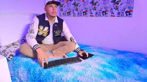 Snapshot of jean_luca_nom chatting on 10-13-25, 01:00 jean online show from 10-13-25, 01:00
