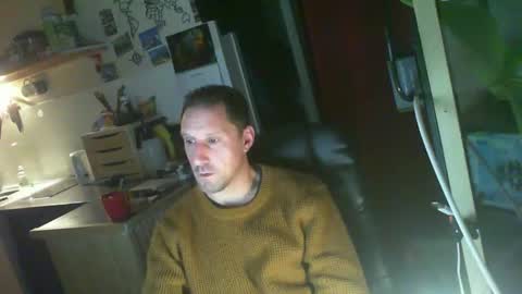 Snapshot of jef74700 chatting on 12-15-24, 04:29 Jrme online show from 12-15-24, 04:29