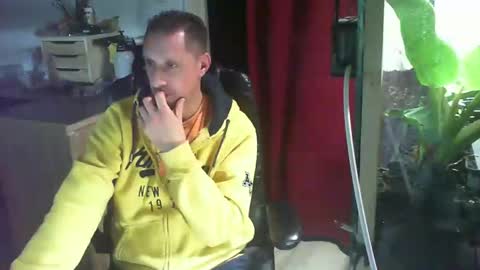 Snapshot of jef74700 chatting on 12-22-24, 07:00 Jrme online show from 12-22-24, 07:00