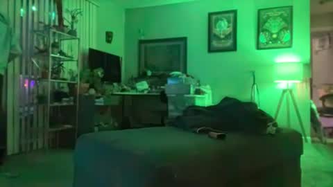 Snapshot of jellyfishfun chatting on 01-09-25, 12:25 Guy Jones online show from 01-09-25, 12:25