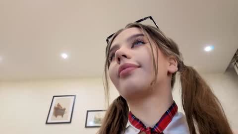 Snapshot of jenie_fire chatting on 11-07-25, 01:22 Dolly online show from 11-07-25, 01:22