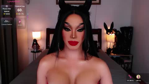 Snapshot of jenifers_body chatting on 11-01-25, 06:43 Queen Jenifer online show from 11-01-25, 06:43