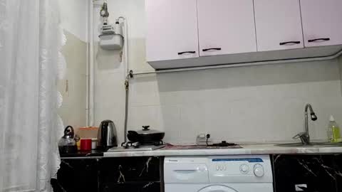 Snapshot of jeniffervaneck chatting on 12-17-25, 08:37 Jeniffer online show from 12-17-25, 08:37