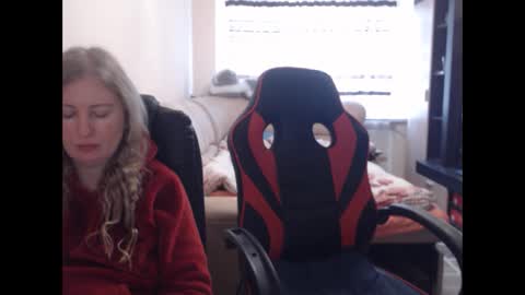 JenisAndPeter online show from 02-12-25, 10:14