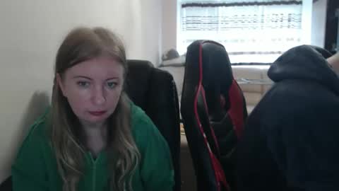 JenisAndPeter online show from 10-22-25, 06:57