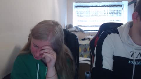 JenisAndPeter online show from 04-15-26, 05:36