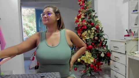 Snapshot of jenn_hot1 chatting on 12-09-24, 10:20 jenn online show from 12-09-24, 10:20