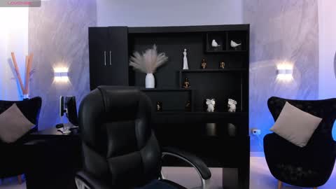Jenna Olson  online show from 01-13-25, 06:27