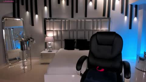 Jenna Olson  online show from 01-08-26, 06:10