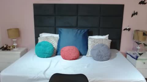 Snapshot of jenner_madison chatting on 10-31-25, 01:01 jenner_madison online show from 10-31-25, 01:01