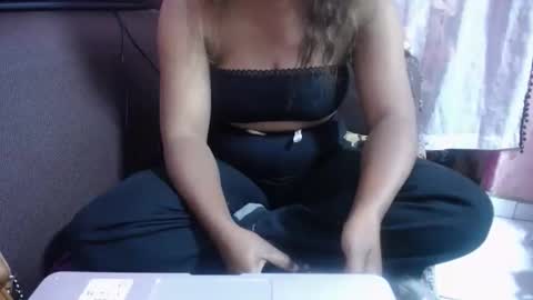 Snapshot of jenniella chatting on 09-11-25, 10:59 jenniella online show from 09-11-25, 10:59