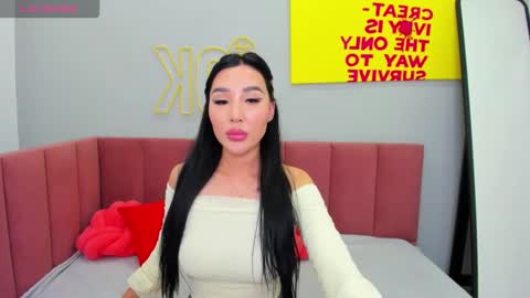 Jennifer online show from 10-08-25, 07:39