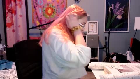 Jennifer Gwen online show from 02-27-25, 07:47