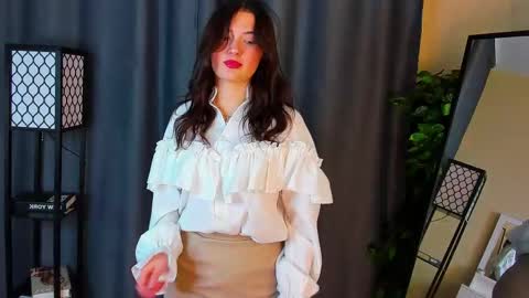 Jenniffer online show from 11-25-25, 03:12