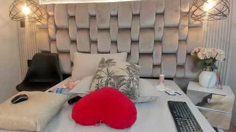 Snapshot of jennsexy_ chatting on 03-08-25, 12:00 Jennsexy online show from 03-08-25, 12:00