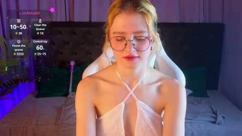 jenny_bunny_ online show from 03-07-25, 07:41