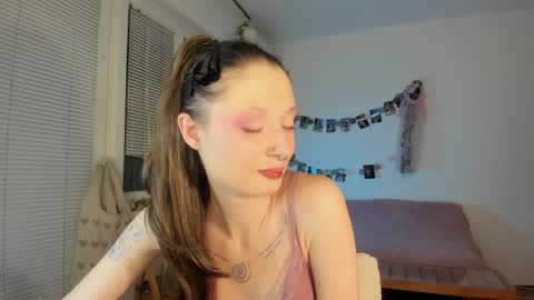 Jennifer Jenny Darling   online show from 01-18-25, 07:15