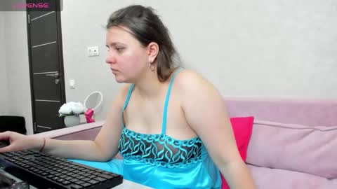 Snapshot of jenny_jimmy chatting on 02-25-25, 04:46 Jenny online show from 02-25-25, 04:46