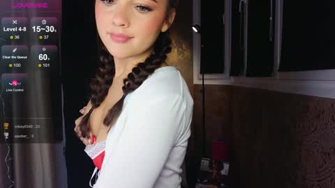 Snapshot of jenny_rosex chatting on 12-28-24, 02:21 Jenny online show from 12-28-24, 02:21