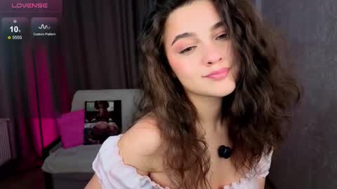 Snapshot of jenny_rosex chatting on 02-15-25, 06:23 Jenny online show from 02-15-25, 06:23
