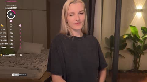 Snapshot of jennytime chatting on 12-19-24, 04:35 Jen online show from 12-19-24, 04:35