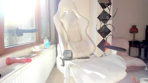 infamous blondiechloe.             Jennyjennywildd online show from 10-09-25, 07:50