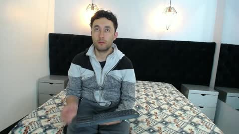 Jeremmyandstacy online show from 01-23-25, 12:19