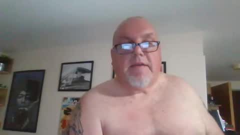 Snapshot of jerseyhammer01 chatting on 10-10-25, 12:53 Harry online show from 10-10-25, 12:53