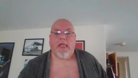 Snapshot of jerseyhammer01 chatting on 10-14-25, 08:04 Harry online show from 10-14-25, 08:04