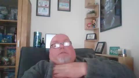 Snapshot of jerseyhammer01 chatting on 10-18-25, 08:59 Harry online show from 10-18-25, 08:59