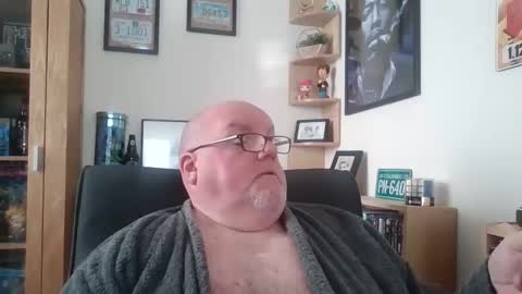 Snapshot of jerseyhammer01 chatting on 11-19-25, 10:26 Harry online show from 11-19-25, 10:26