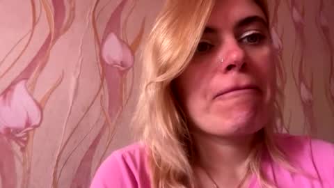 Snapshot of jeslynomert chatting on 10-12-25, 11:42 JeslyNomert online show from 10-12-25, 11:42