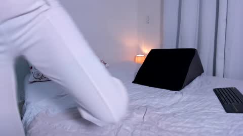 Snapshot of jess1ca_herrera chatting on 02-05-25, 08:57 jessica herreraToday I will be your devil and you my victim online show from 02-05-25, 08:57