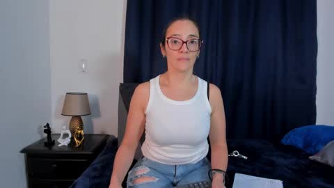 Snapshot of jess1ca_herrera chatting on 02-26-25, 04:45 jessica herreraToday I will be your devil and you my victim online show from 02-26-25, 04:45