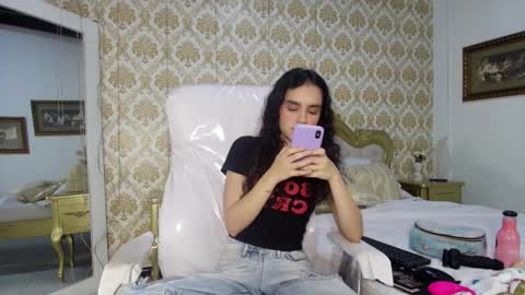 Snapshot of jessb_ chatting on 11-11-25, 06:41 jessb_ online show from 11-11-25, 06:41