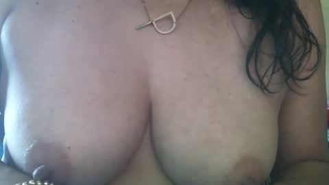 Snapshot of jessehot17 chatting on 09-26-25, 04:33 Elisas Dream online show from 09-26-25, 04:33