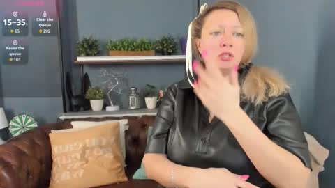 Jessica online show from 11-22-25, 01:43