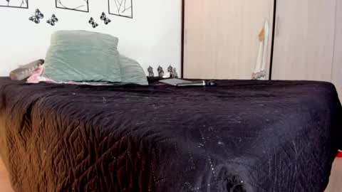 Snapshot of jessica_lovely77 chatting on 02-19-25, 02:33 Jessica online show from 02-19-25, 02:33