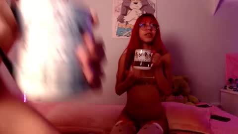 Snapshot of jessica_n_rogger chatting on 11-28-25, 10:29 Jess And Rogger independents online show from 11-28-25, 10:29