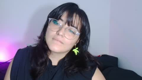 Snapshot of jessicared18 chatting on 10-21-25, 02:18 jessicared18 online show from 10-21-25, 02:18